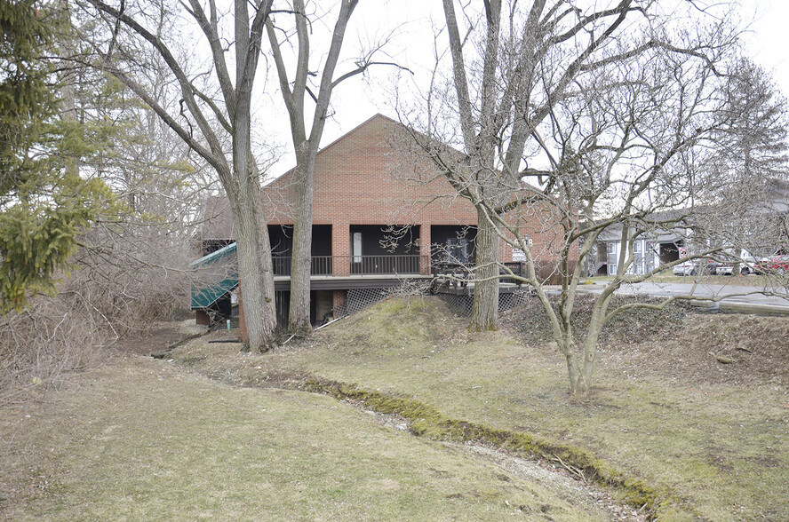 4588 Kenny Rd, Columbus, OH for sale - Building Photo - Image 1 of 1