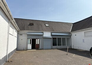 36-36A Talbot Rd, Pontyclun à louer Photo du bâtiment- Image 2 de 5