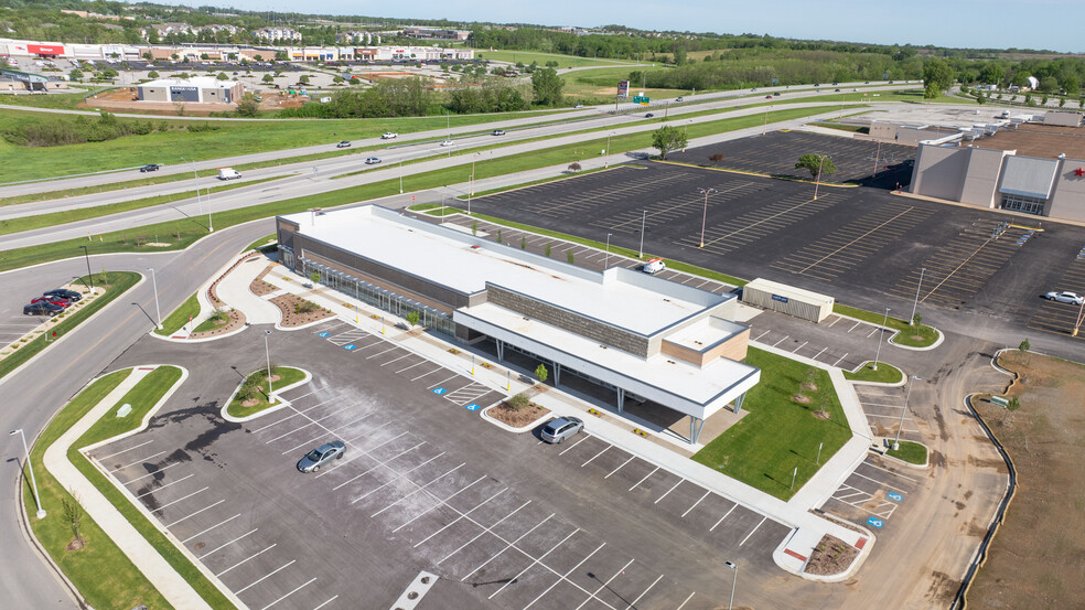 400 NW Barry Rd, Kansas City, MO for lease - Building Photo - Image 3 of 5