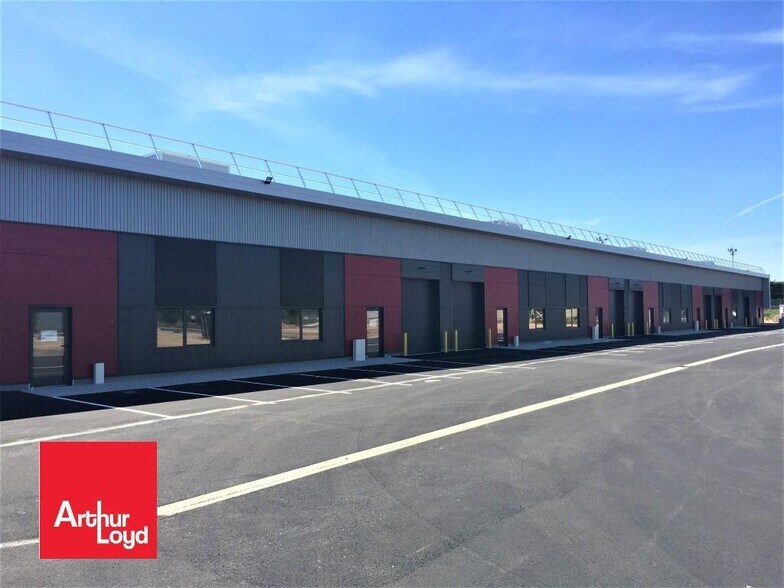 Flex in Dreux for lease - Building Photo - Image 1 of 2