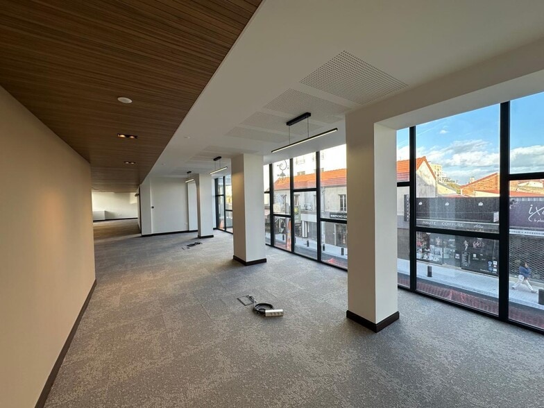 Office in Saint-Maur-des-Fossés for lease - Interior Photo - Image 2 of 17