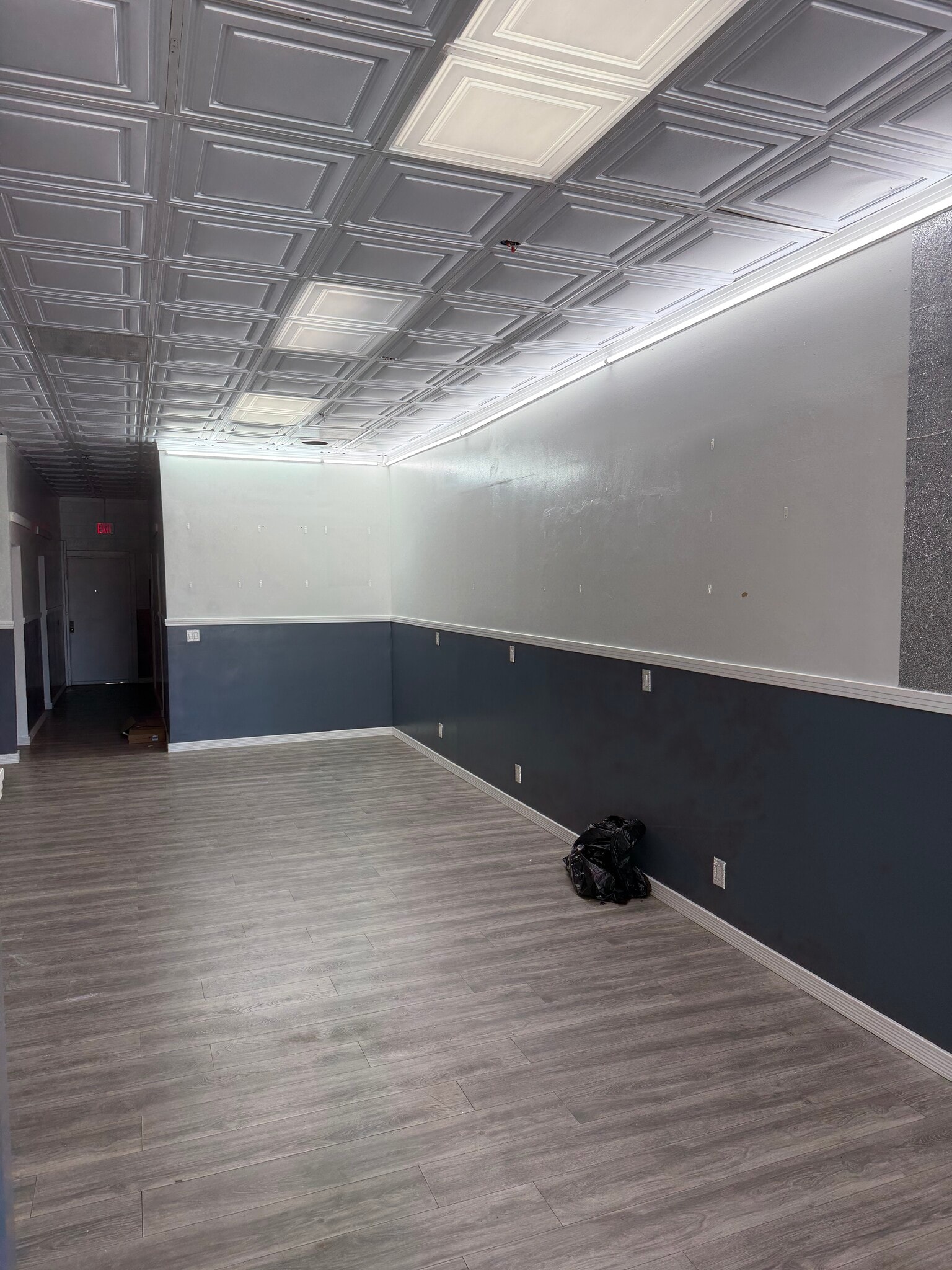 310-326 N Azusa Ave, Covina, CA à louer Photo intérieure- Image 1 de 4