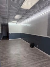 310-326 N Azusa Ave, Covina, CA à louer Photo intérieure- Image 1 de 4