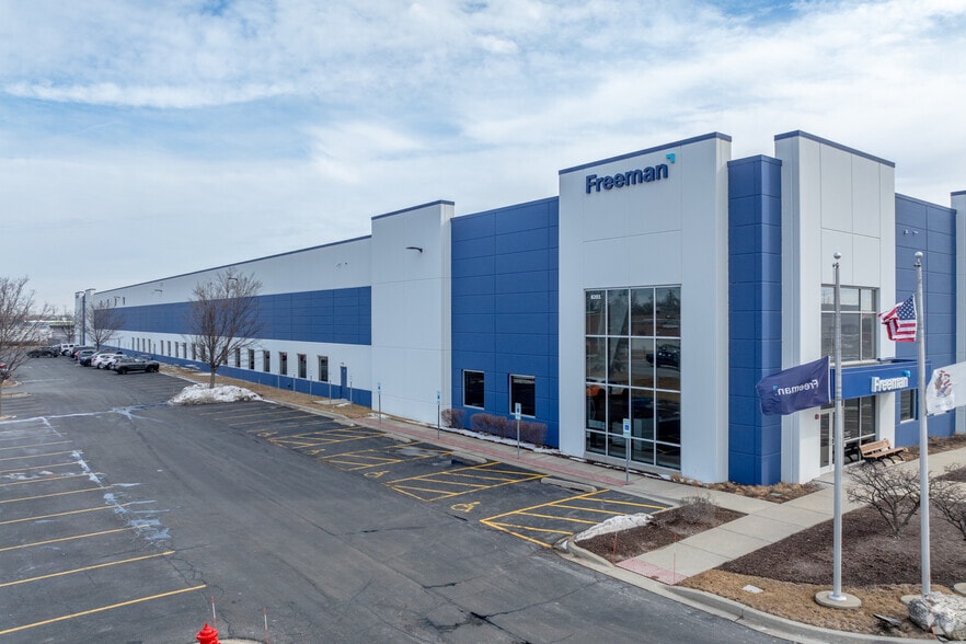 8401 W 47th St, McCook, IL for lease - Building Photo - Image 2 of 5