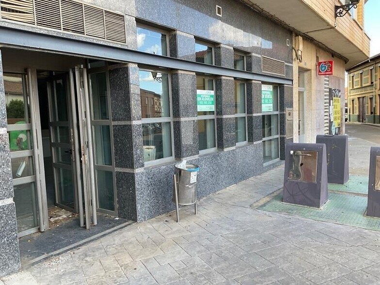 Retail in León, León for sale - Building Photo - Image 2 of 15