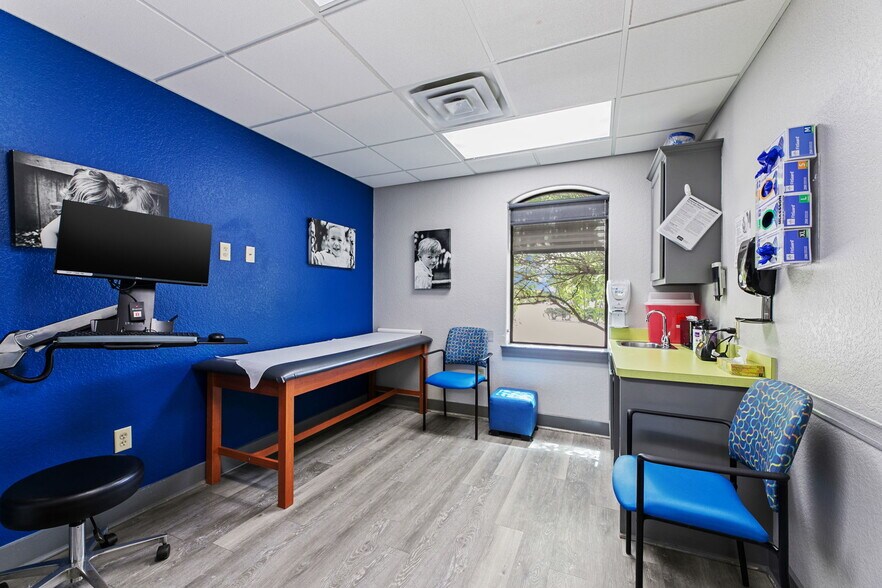 13917 W Hwy 71, Bee Cave, TX à vendre - Photo du bâtiment - Image 3 de 5