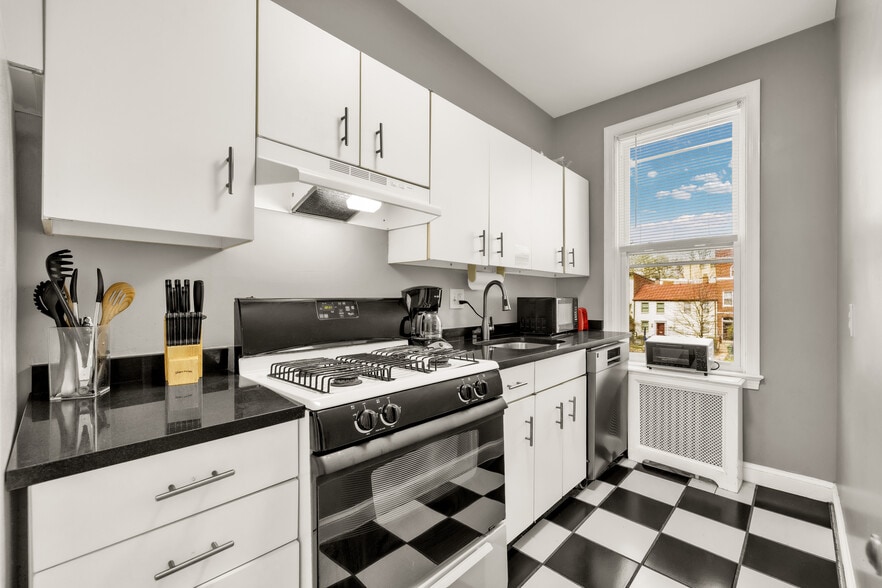 323 Maryland Ave NE, Washington, DC for sale - Building Photo - Image 3 of 14