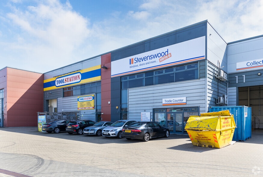 Quadrant Ct, Greenhithe for lease - Building Photo - Image 3 of 4