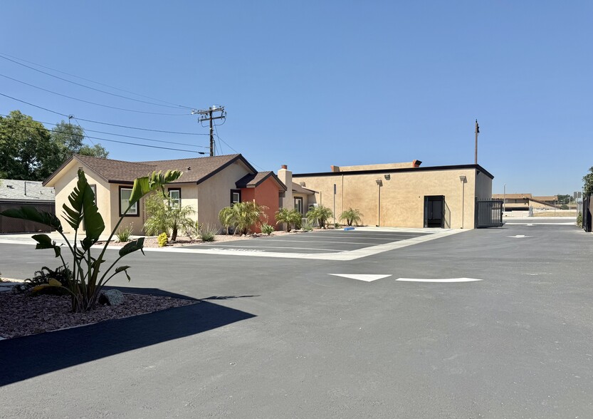 7893 Sierra Ave, Fontana, CA for lease - Building Photo - Image 3 of 5
