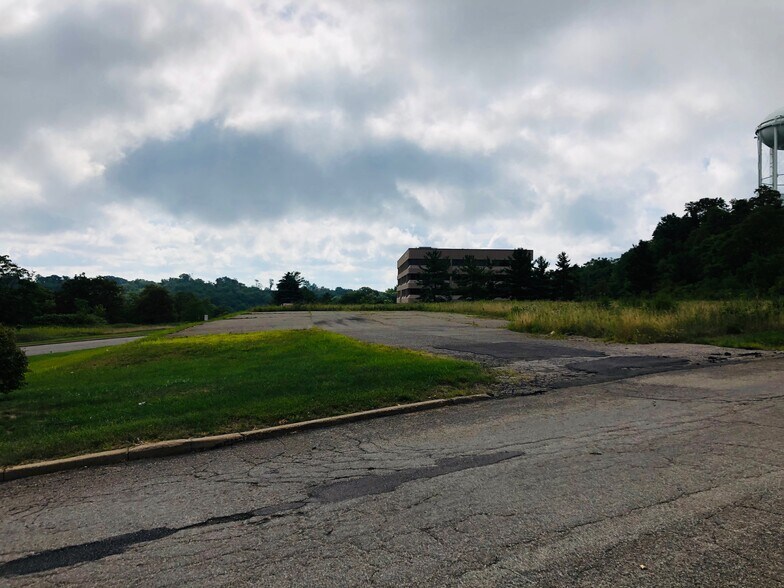 300 Mosites Way, Pittsburgh, PA à vendre - Photo du bâtiment - Image 3 de 4