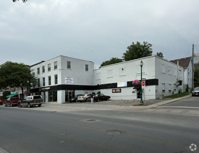 26 King St E, Brockville, ON à louer - Photo principale - Image 1 de 3