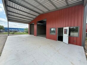 4235 FM 78, McQueeney, TX à louer Photo intérieure- Image 1 de 30