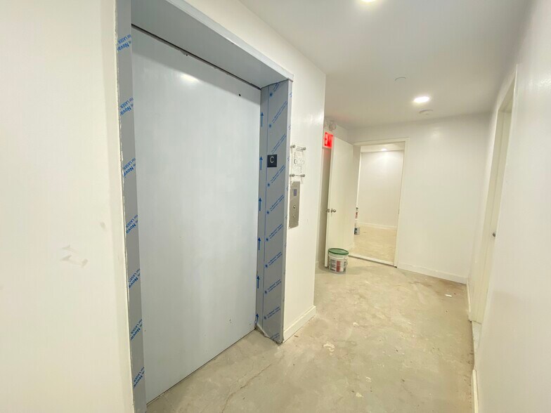 37-32 89th St, Flushing, NY à vendre - Photo intérieure - Image 2 de 9