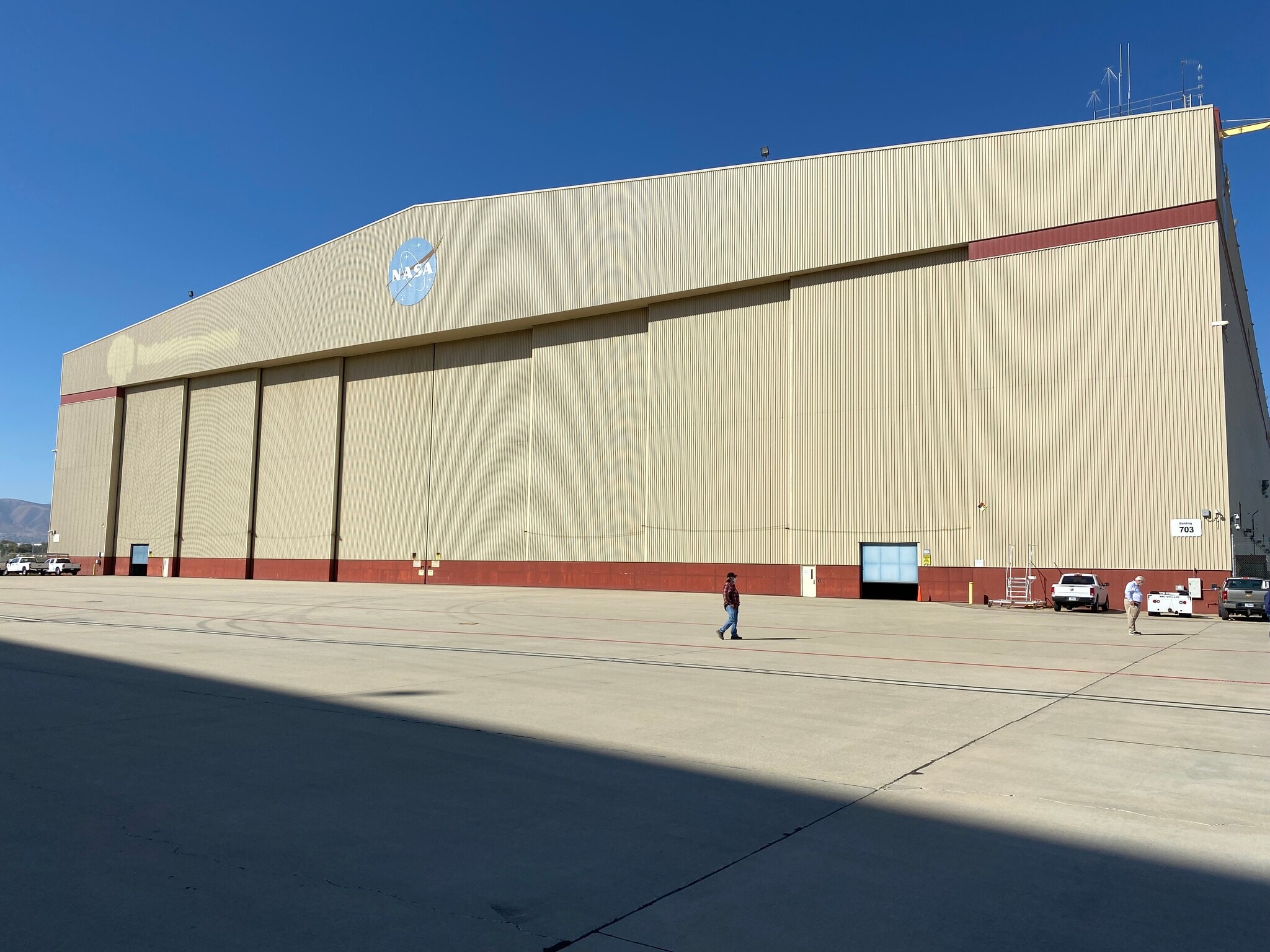 2825 E Avenue P, Palmdale, CA for lease Building Photo- Image 1 of 4