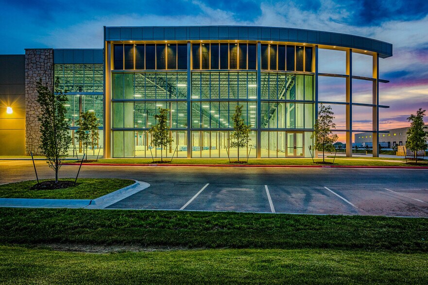 4501 SW Rainbow Farm Rd, Bentonville, AR for lease - Building Photo - Image 3 of 4