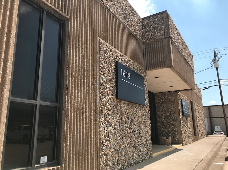 1604-1620 Surveyor Blvd, Carrollton, TX for lease - Building Photo - Image 2 of 16