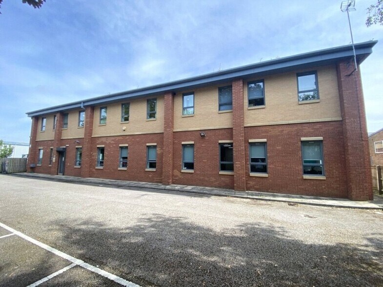 2 Sandbeck Ct, Wetherby à vendre - Photo du bâtiment - Image 1 de 8