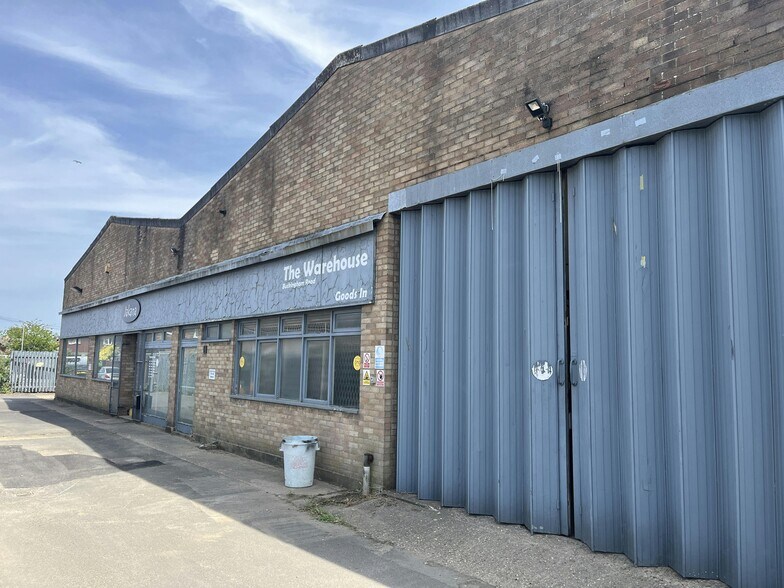 Buckingham Rd, Aylesbury à louer - Photo du bâtiment - Image 1 de 23