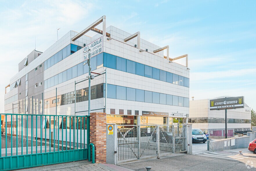 Calle Granja, 1, Alcobendas, Madrid à vendre - Photo du bâtiment - Image 2 de 4