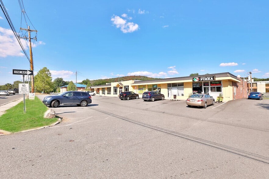 331 Route 303, Orangeburg, NY for lease - Building Photo - Image 2 of 11