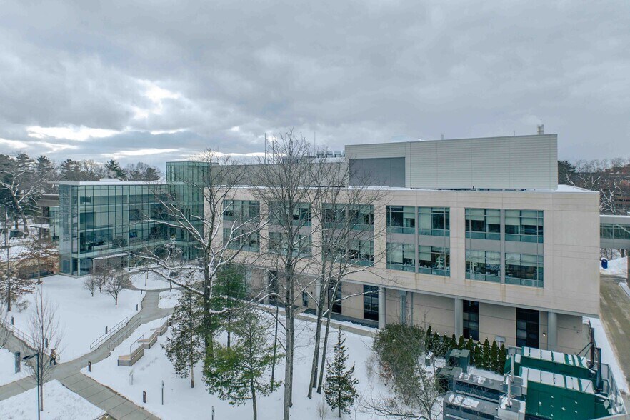 65 Hayden Ave, Lexington, MA à louer - Photo du bâtiment - Image 2 de 6