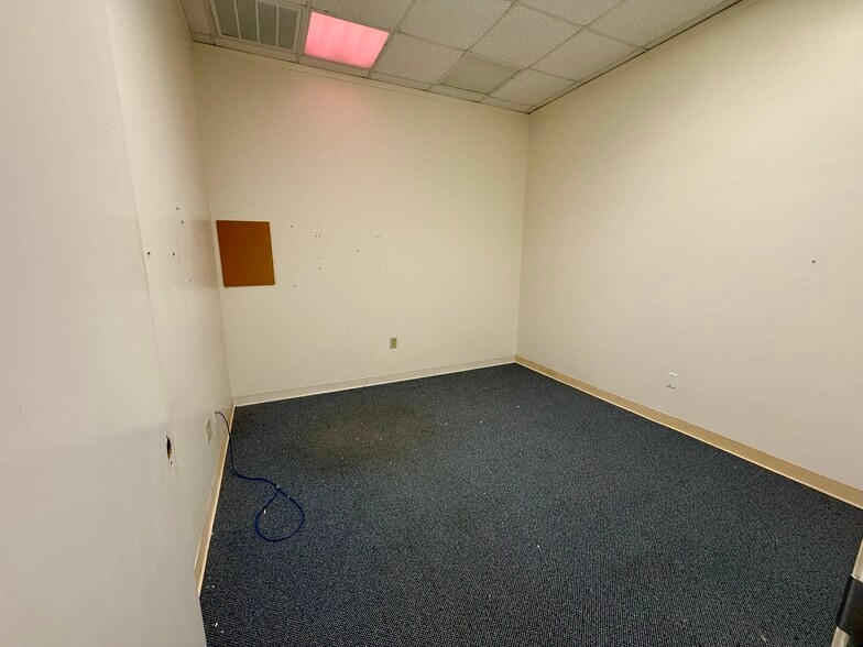 2410 S Main St, Lindale, TX for sale - Building Photo - Image 3 of 31