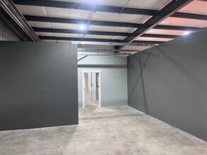 5632-5638 E Highland Rd, Howell, MI à louer Photo intérieure- Image 2 de 3