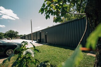519 W Poplar St, Fayetteville, AR for lease Interior Photo- Image 2 of 2