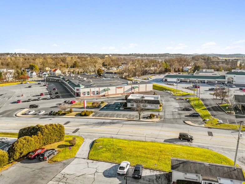 120-132 Old York Rd, New Cumberland, PA à louer - Photo du bâtiment - Image 2 de 11