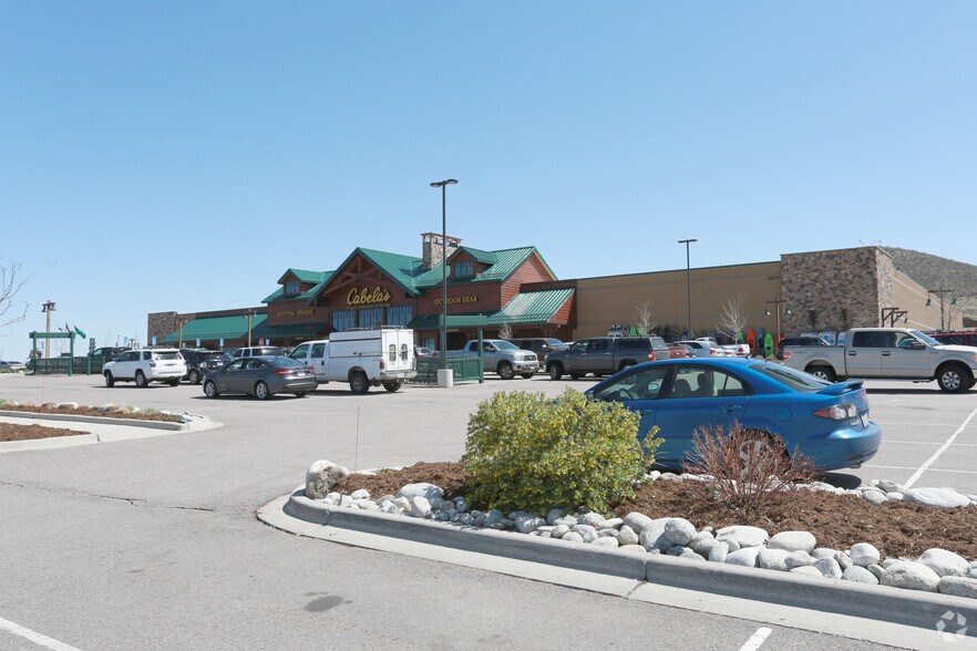 10670 Cabela Ave, Lone Tree, CO à vendre - Photo du bâtiment - Image 2 de 4