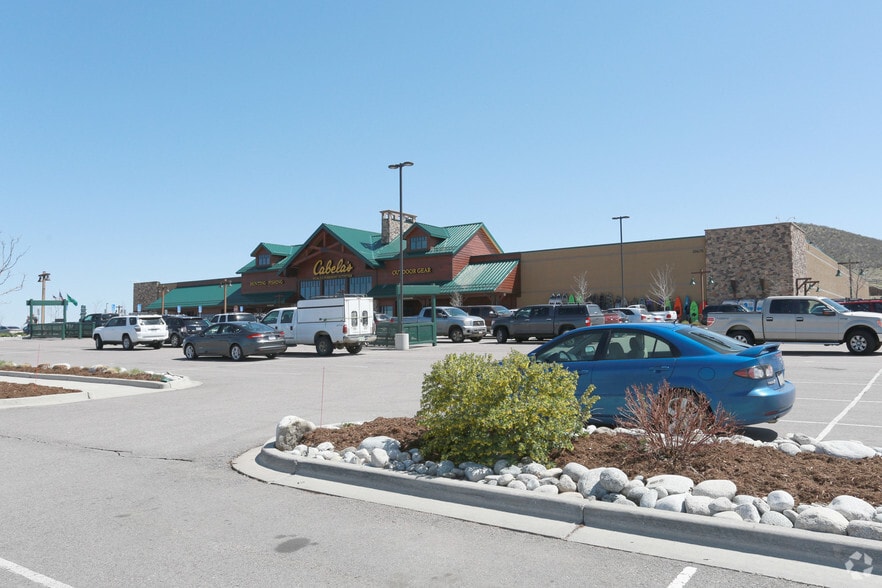 10670 Cabela Ave, Lone Tree, CO à vendre - Photo du bâtiment - Image 2 de 4