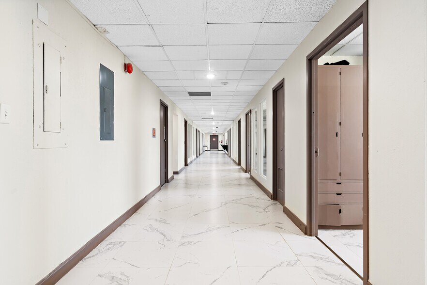 200 N San Jacinto St, Whitney, TX à louer - Photo du bâtiment - Image 2 de 22