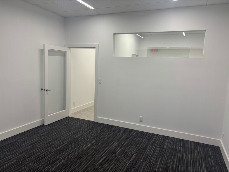 2300 W Sample Rd, Pompano Beach, FL à louer - Photo du bâtiment - Image 3 de 21