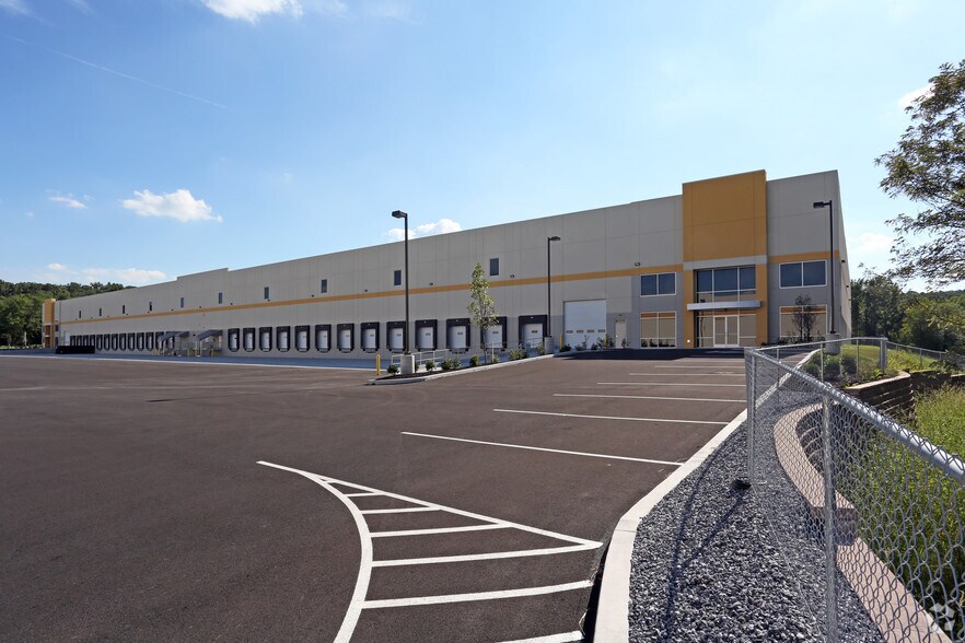 1605 Zeager Rd, Elizabethtown, PA à louer - Photo du bâtiment - Image 2 de 4