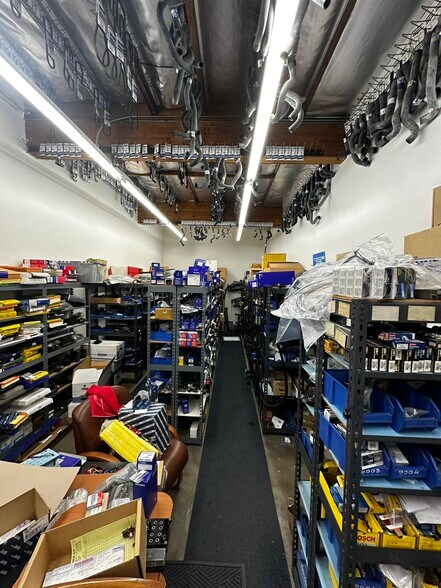 6011-6015 Reseda Blvd, Tarzana, CA for sale - Building Photo - Image 3 of 16