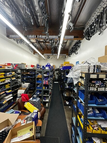 6011-6015 Reseda Blvd, Tarzana, CA à vendre - Photo du bâtiment - Image 3 de 16