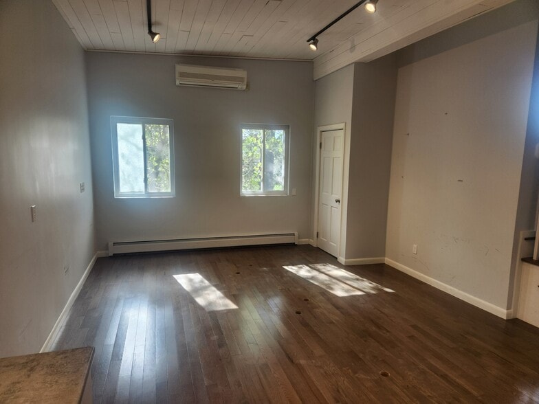 5 Pond Rd, Harvard, MA for sale - Building Photo - Image 2 of 11