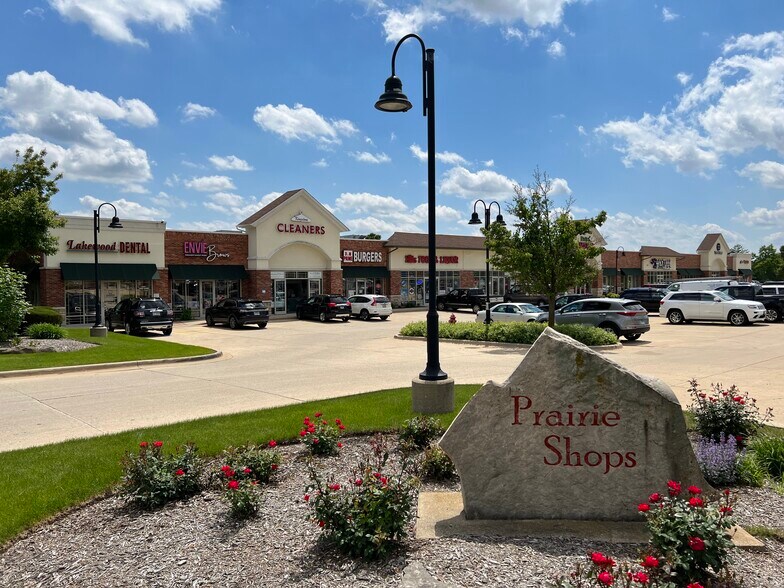 9581 Ackman Rd, Lake In The Hills, IL à louer - Photo du bâtiment - Image 3 de 8