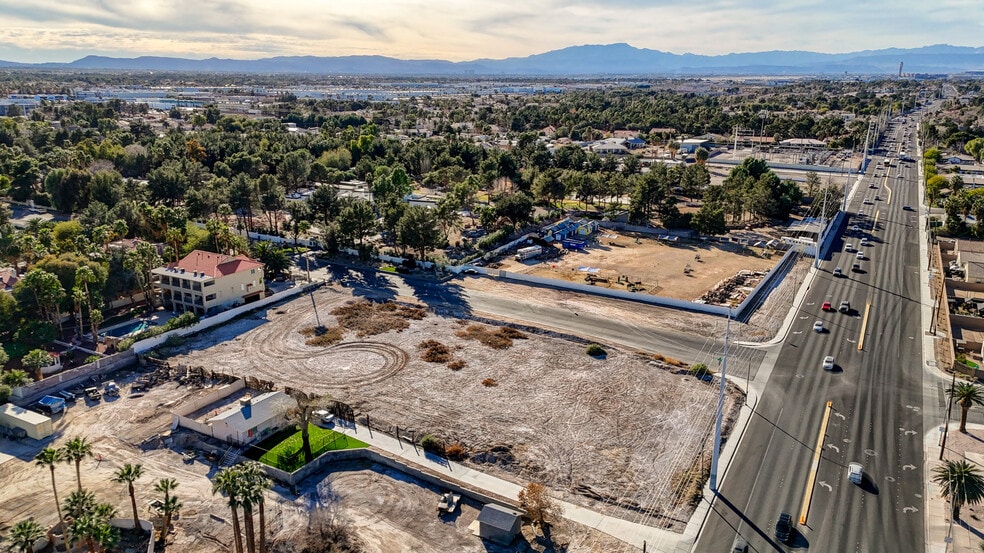 E Russell Rd, Las Vegas, NV for sale - Primary Photo - Image 1 of 14