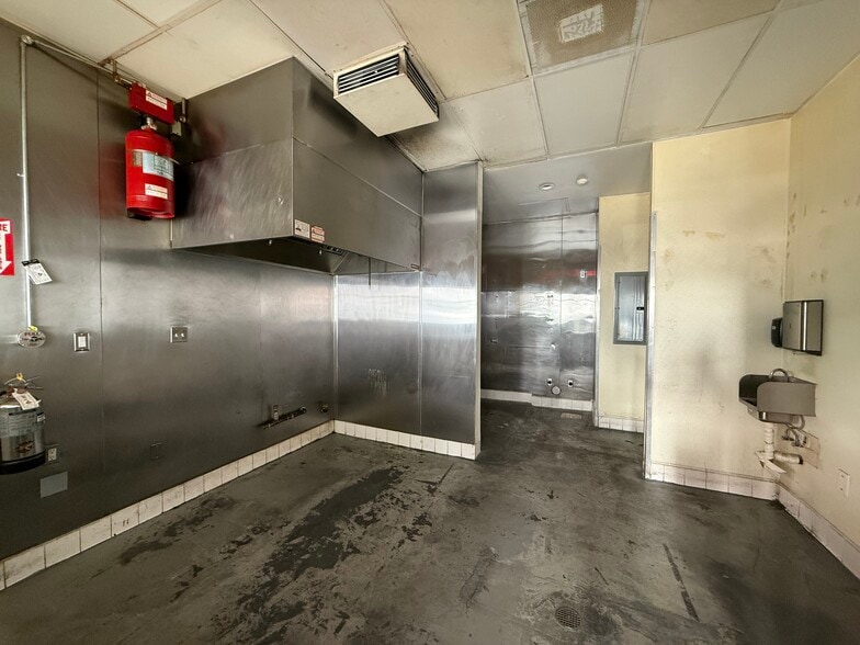 2501 W Sunset Blvd, Los Angeles, CA for lease - Building Photo - Image 3 of 15