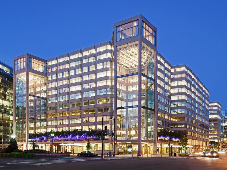 1050 Connecticut Ave NW, Washington, DC à louer - Photo du bâtiment - Image 1 de 12