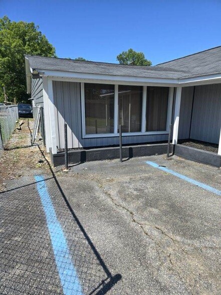 305.5 N Logan St, Gaffney, SC à vendre - Photo du bâtiment - Image 2 de 25