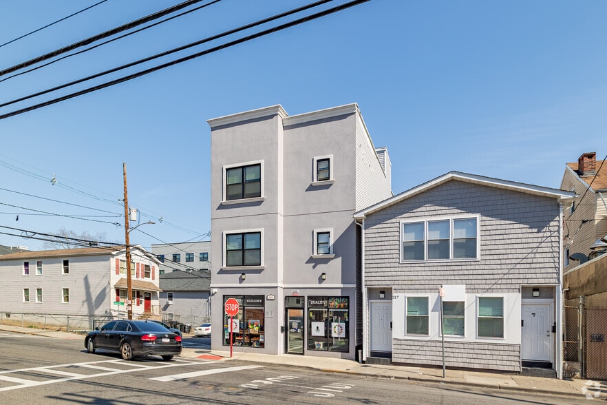 215 Rosa Parks Blvd, Paterson, NJ for sale - Building Photo - Image 3 of 5