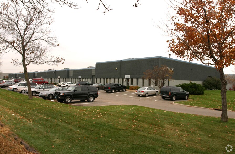 5249 W 73rd St, Edina, MN à louer - Photo du bâtiment - Image 1 de 1