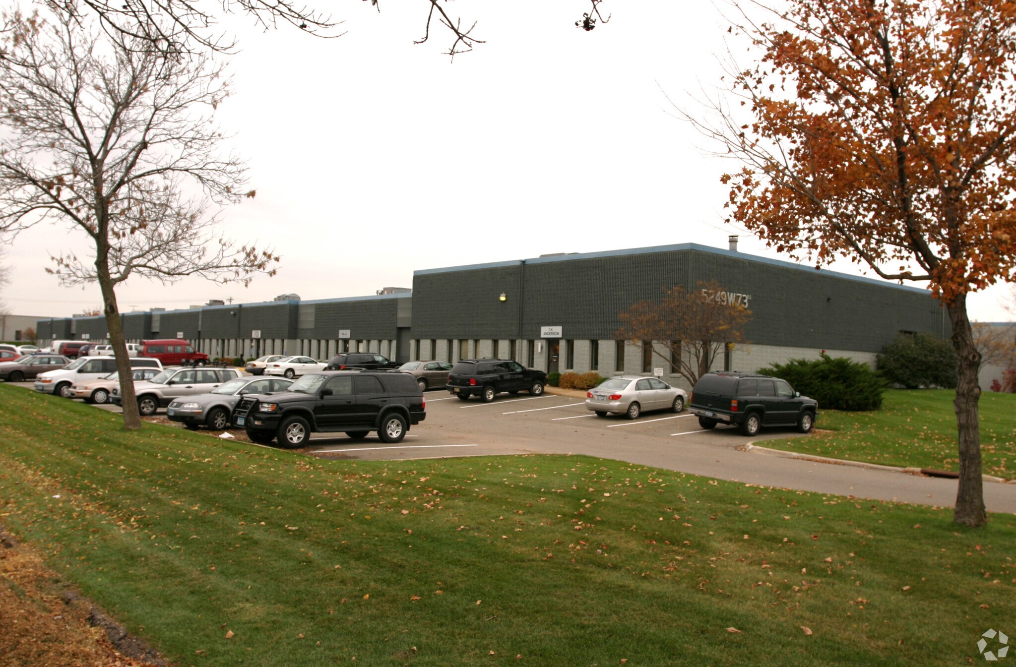 5249 W 73rd St, Edina, MN for lease Building Photo- Image 1 of 2