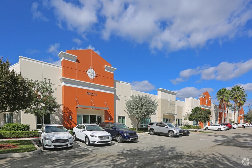 2253 Vista Pky, West Palm Beach, FL à louer - Photo principale - Image 1 de 42