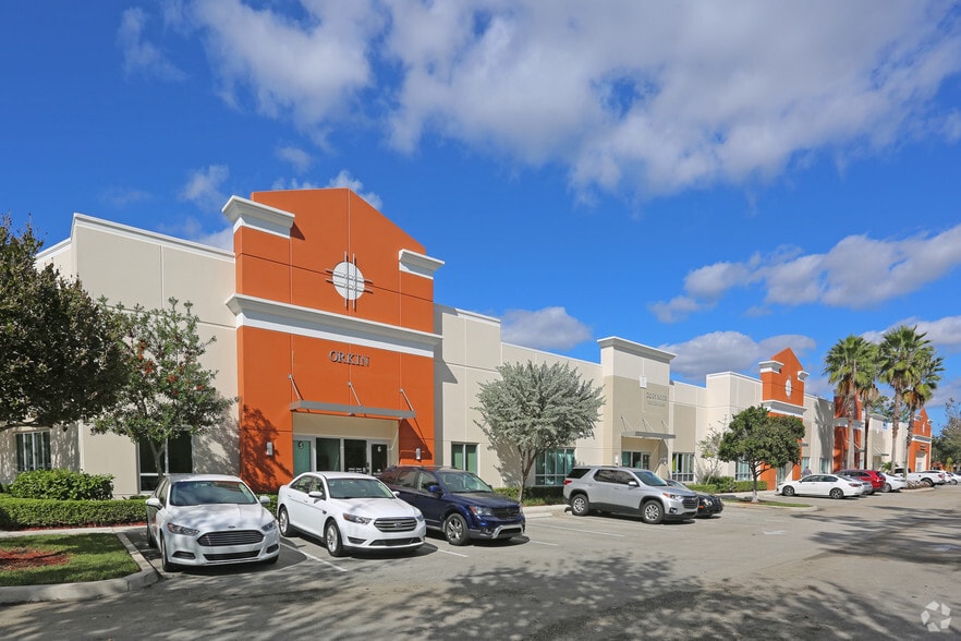 2253 Vista Pky, West Palm Beach, FL for lease - Primary Photo - Image 1 of 42