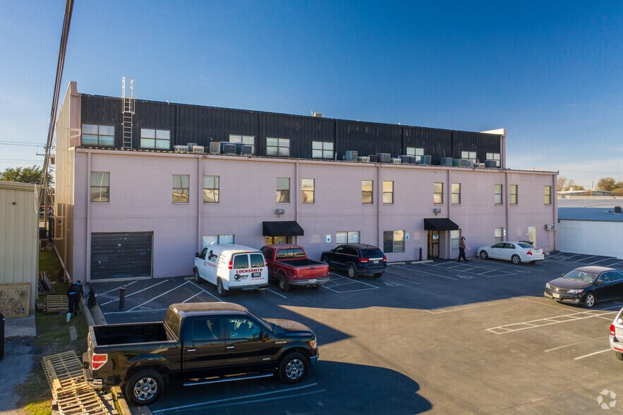 9415 Burnet Rd, Austin, TX à louer - Photo du bâtiment - Image 2 de 7