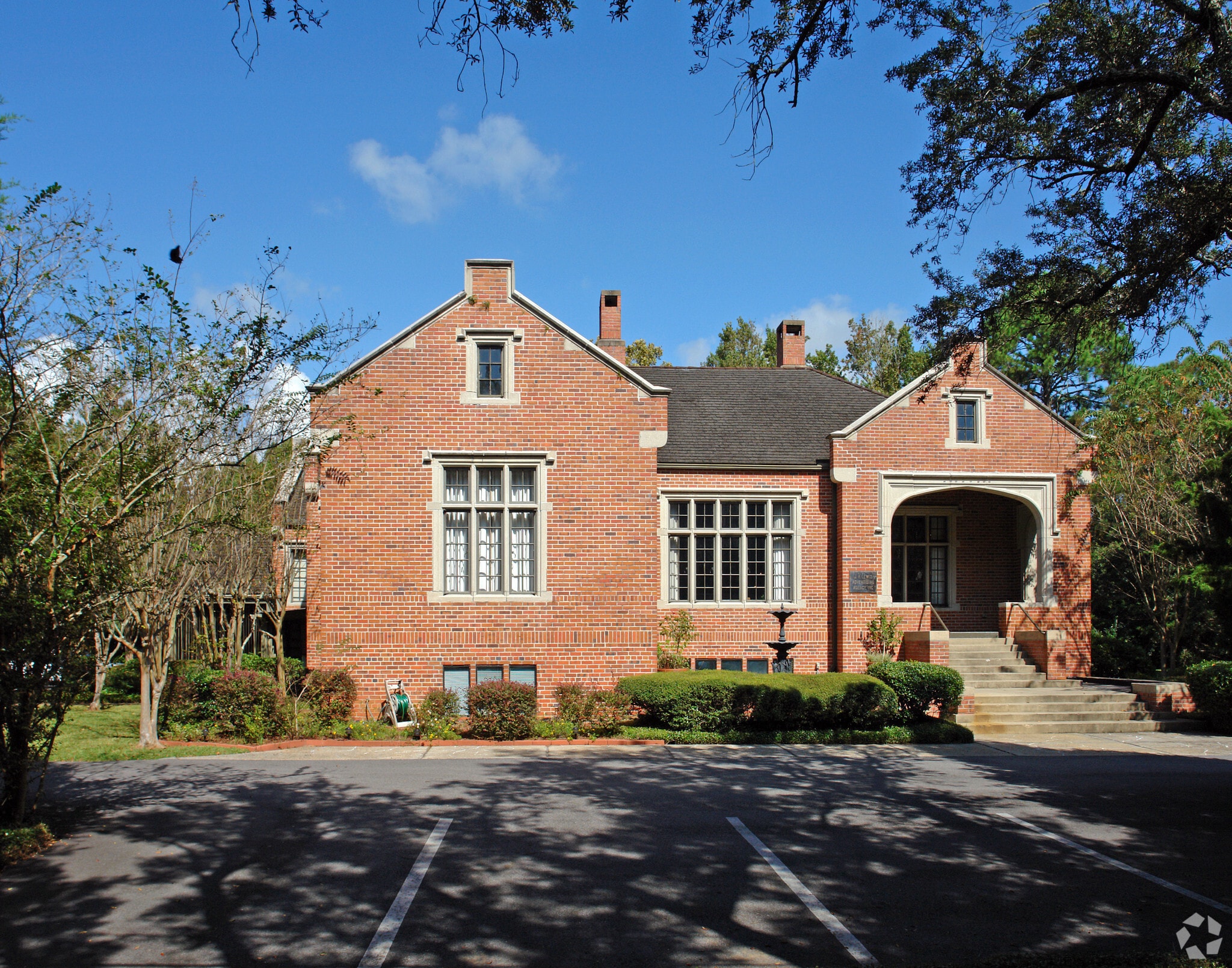 1668 Government St, Mobile, AL for lease Primary Photo- Image 1 of 5