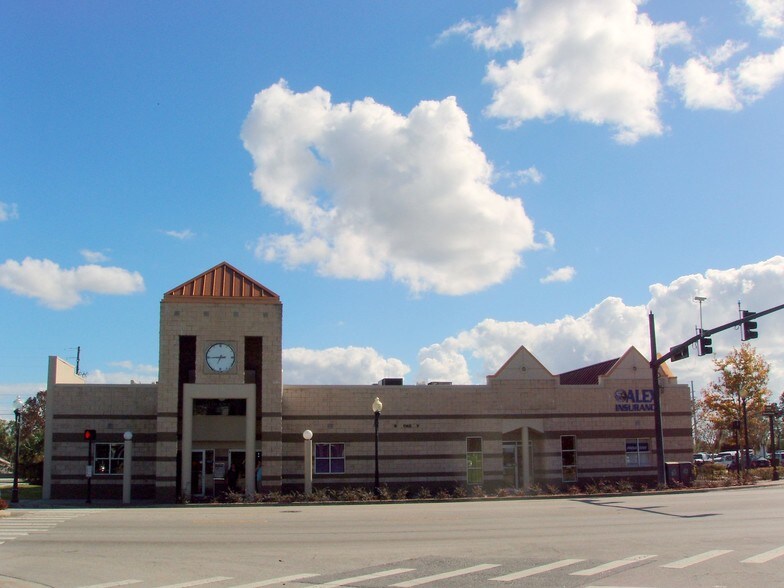 8 Broadway, Kissimmee, FL à louer - Photo principale - Image 1 de 4
